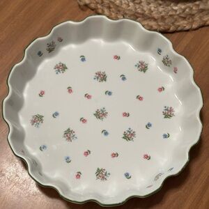 Vintage pie dish 🌸